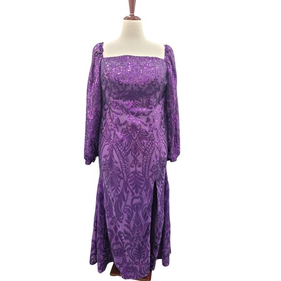 NWT Long Sleeved Patterned Sequin Gown in Purple - Picture 1 of 11